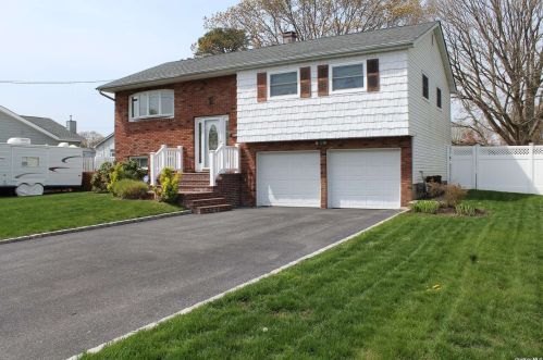 486 Belmore Ave, Islip Terrace, NY 11752-2414
