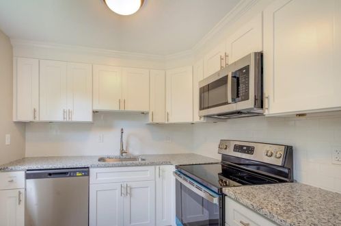 21 Belfield Dr, Providence RI  02919-1801 exterior