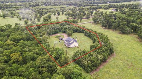 1651 Bartlett Rd, Sealy, TX 77474-6009