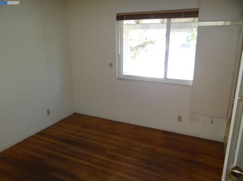 2709 Shamrock Dr, Richmond CA  94806-1524 exterior