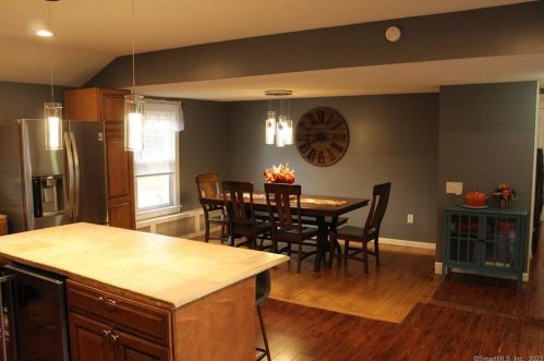 173 Round Hill Rd, Bristol CT  06010-2645 exterior