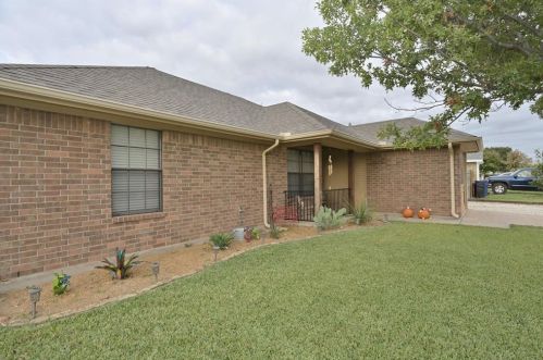 210 Brook Cir, Krum, TX 76249-5308