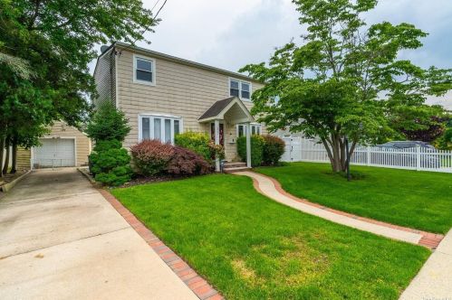 321 Evans Ave, Rockville Centre, NY 11572-3803