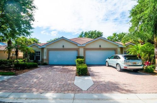 3923 Recreation Ln, Naples, FL 34116-7314
