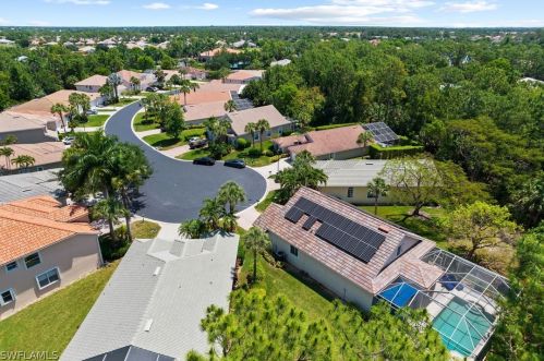 7805 Stratford Dr, Naples, FL 34104-7449
