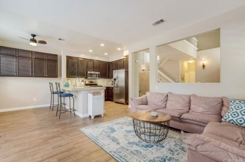 372 Turin St, Calabasas CA  91377-5527 exterior