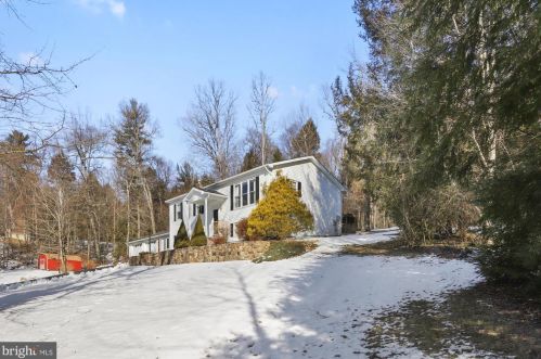 7010 Fishing Creek Valley Rd, Harrisburg, PA 17112-9682