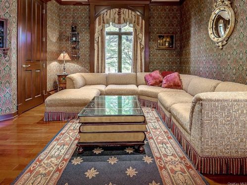63 Salierno Rd, Tuxedo Park NY  10987-4712 exterior