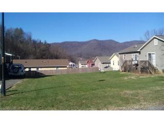 10 Half Moon Dr, Swannanoa NC  28778-8318 exterior