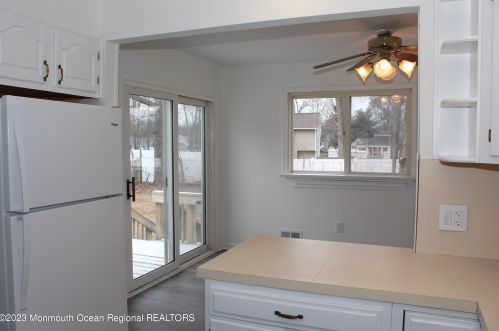 6 Hialeah Ave, Middletown NJ  07748-1049 exterior