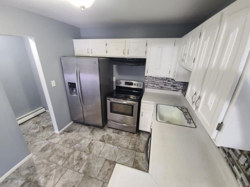 8551 Servite Dr, Milwaukee, WI 53223-2574