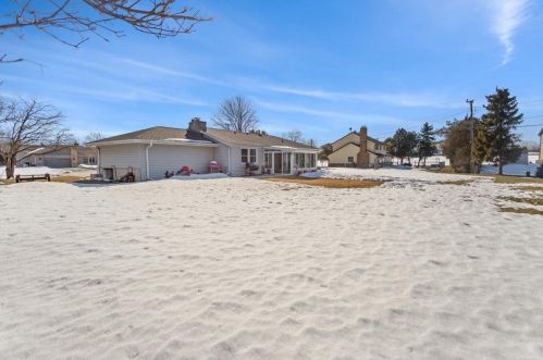 17140 Homestead Dr, Waukesha, WI 53151-6548