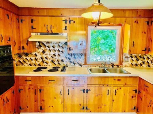 90 Briggs Ln, Tiverton RI  02878-2406 exterior