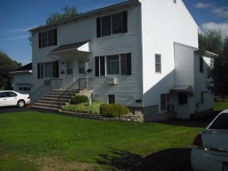 110 Hotchkiss St, Waterbury CT  06704-2601 exterior