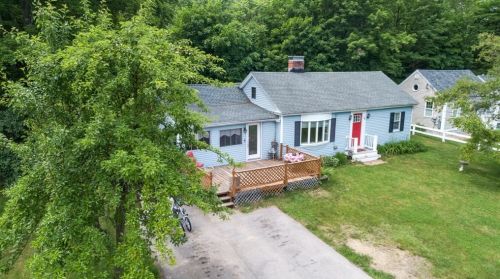 32 Border St, Amherst, NH 03031-3056