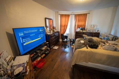 44 Chadwick Ave, Newark NJ 07108-1529 exterior