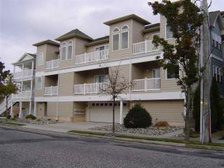 115 Hand Ave, Wildwood Crest, NJ 08260-1541