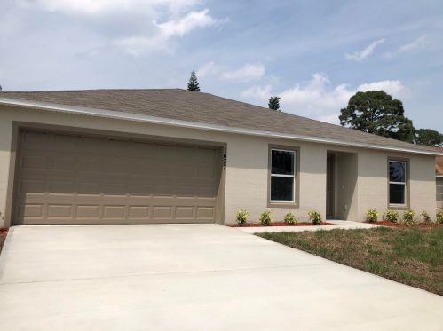 1050 Abingdon Ave, Fort Pierce, FL 34953-2803