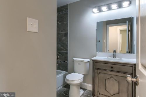 37 Needlepoint Ln, Willingboro NJ  08046-1918 exterior