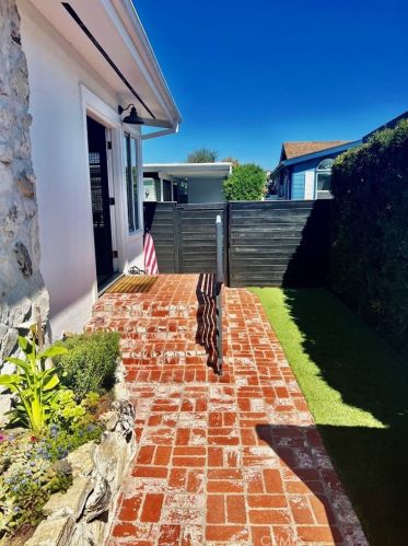 112 Yorktown, Newport Beach CA  92660-6144 exterior