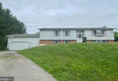 1213 Glenside Rd, Downingtown, PA 19335-3613