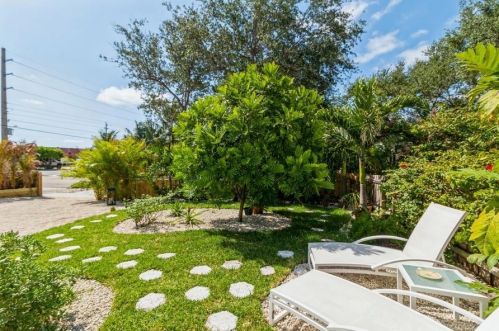 615 Macy St, West Palm Beach, FL 33405-4237