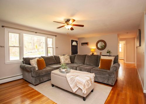 132 Haverhill Rd, Salem NH  03079-1239 exterior