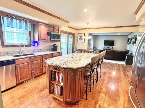 2413 Woodland Hills Dr, New Castle PA  16101-5557 exterior