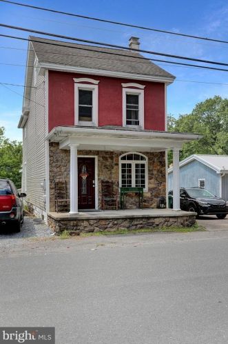 320 4th St, Porter, PA 17980-1518