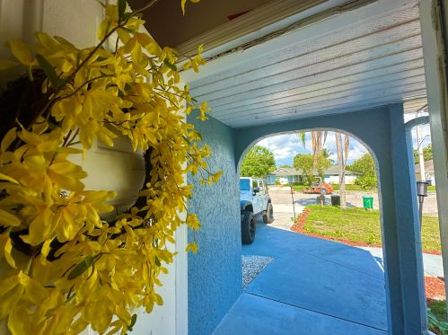 2062 Floresta Dr, Fort Pierce FL  34984-4706 exterior