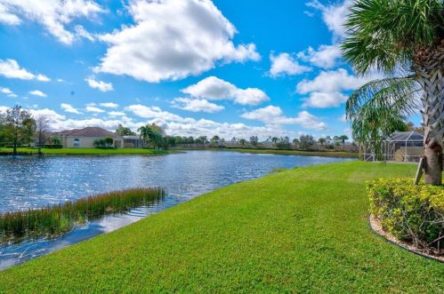 10652 Hartwick Dr, Fort Pierce FL  34987-1923 exterior