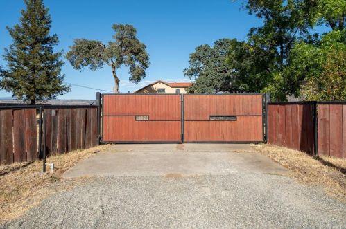 9320 Shasta Blvd, Los Molinos CA  96055-9551 exterior