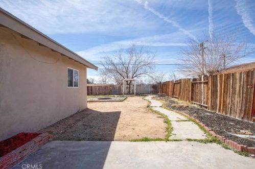 15144 Las Piedras Dr, Victorville CA  92395-3628 exterior