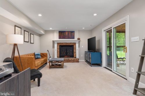 1125 Artic Quill Rd, Herndon VA  20170-3603 exterior