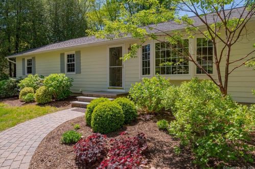38 Grandview Ter, Essex, CT 06426-1085