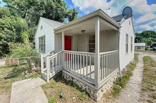 2938 Avenue G, Winter Haven FL  33880-2127 exterior