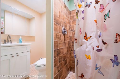 451 Middle Rd, Hazlet NJ  07730-2483 exterior