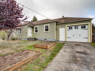 3003 72nd Ave, Portland, OR 97213-5809