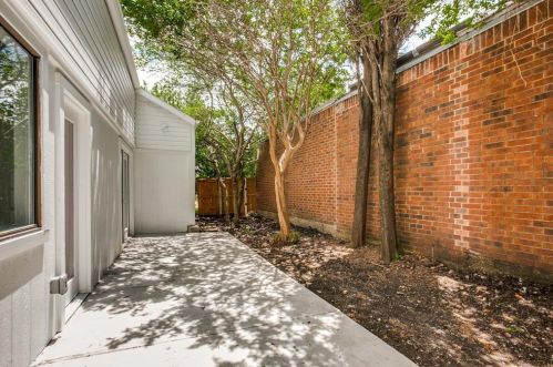 2728 Pinery Ln, Richardson TX  75080-1870 exterior