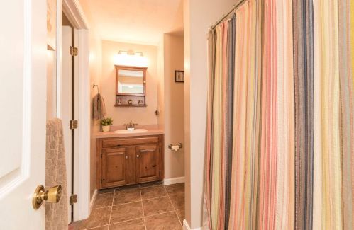 8 Frd Lndg Dr, Dover NH 03820-4552 exterior