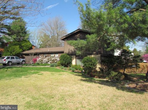 12600 Denmark Dr, Herndon, VA 20171-2716