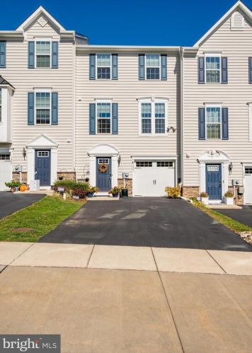 1827 Honeysuckle Ct, Downingtown PA  19335-7202 exterior