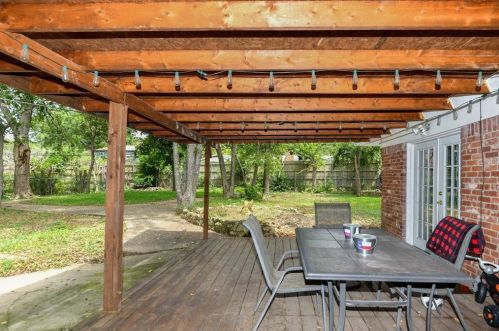 5617 Wedgmont Cir, Fort Worth TX  76133-2801 exterior