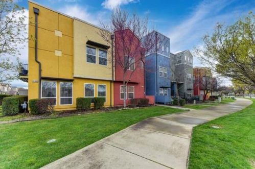 10948 Tower Park Dr, Rancho Cordova CA  95670-6264 exterior