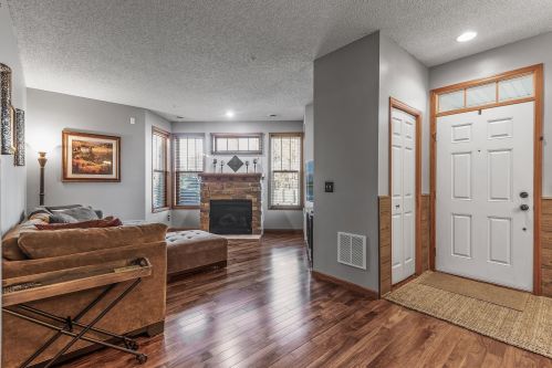 9663 Linden Ln, Minneapolis, MN 55443-1890