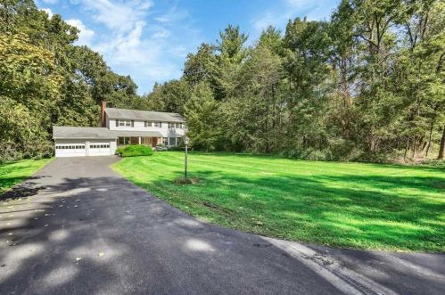 17 Central Ave, New Hamburg, NY 12590-3803