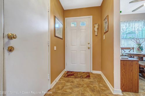 3 Breakwater Sq, East Freehold, NJ 07728-3757
