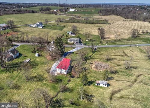 210 Hoernerstown Rd, Hummelstown PA  17036-9503 exterior