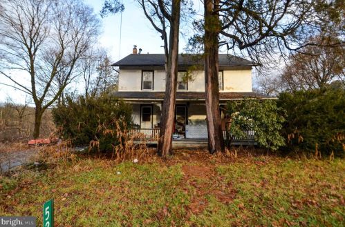 529 Blue Mountain Dr, Walnutport, PA 18088-9645