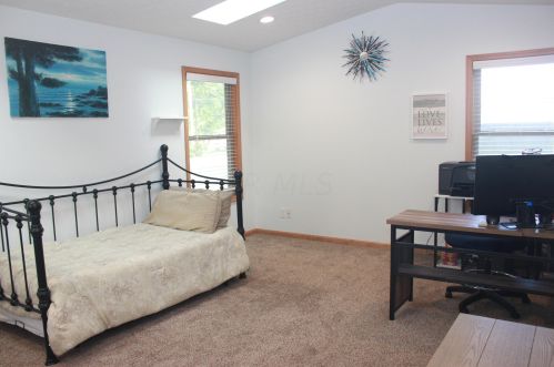 2326 Pawnee Dr, London OH  43140-9018 exterior